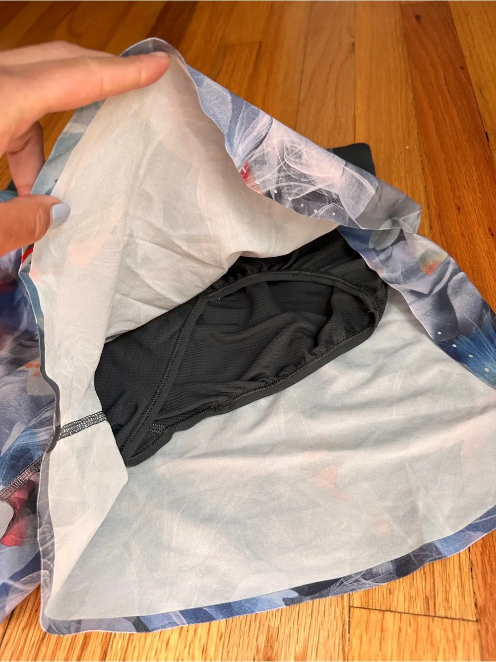 Lululemon Hotty Hot Lined Running Shorts Size 6 Blue Floral Print